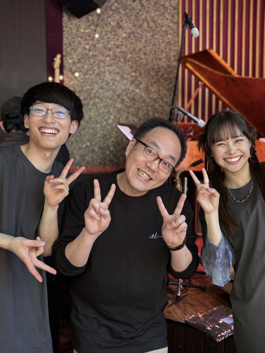 Yousamgangusky's tweet photo. 今日の箱、ほんとに自然光が入ってて
すごく盛れてる...(俺が🤣)
めちゃいいライブで、ずーーっと体揺らしてニコニコが止まらんかった...
リユのいいとこってステージも客席もみんな特大笑顔になっちゃうトコだなって
思いました。
#ティエールリユ
#TGGP https://t.co/ccK0eWM6Bj