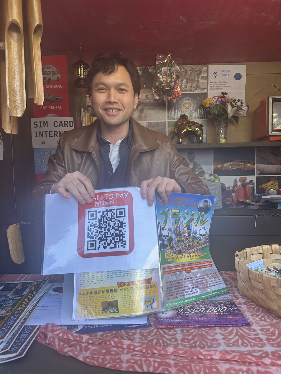 kozi0927's tweet photo. これは怪しいなと 
#クレイジージャーニー旅行代理店　
店員さんと話をしていったら
(＊´Д`)にやり

#赤坂サカス https://t.co/LdWwfmEGoe
