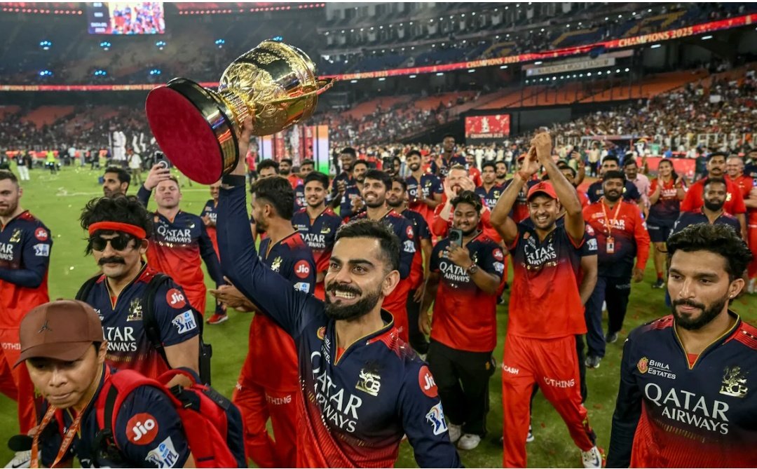 🚨TOP 10 PLAYERS WITH MOST SIXES IN IPL HISTORY🚨

Chris Gayle - 357
Rohit Sharma - 302
Virat Kohli - 291
MS Dhoni - 264
AB dr Villiers - 251
David Warner - 236
Kieron Pollard - 223
Andre Russell - 223
Sanju Samson - 219
KL Rahul - 208 ..... See more