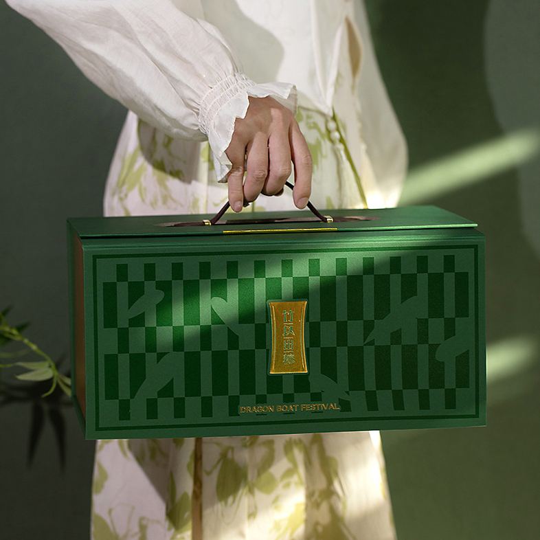 jialanpackage's tweet image. 💥This Dragon Boat Festival, let Jialan Package help your brand lead the market with this luxurious, foldable gift box brimming with the spirit of "Zongzi" (sticky rice dumplings).
🌐Official website：good-package.com
#luxurygiftboxes #holidaygiftbox #collapsiblebox