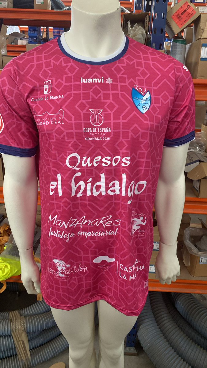 🔵⚪  ¡Nueva piel para la #CopaDeEspaña2026!
​👕 Camiseta azul: 45€ (Pack con bufanda: 55€)
📅 A la venta hoy en el Manzanares Arena
🍷Y tras el partido, podrás adquirir  la edición especial de la botella  <a href="/CampoamenoBodeg/">Bodegas Campoameno</a>  en el bar del exterior del pabellón.