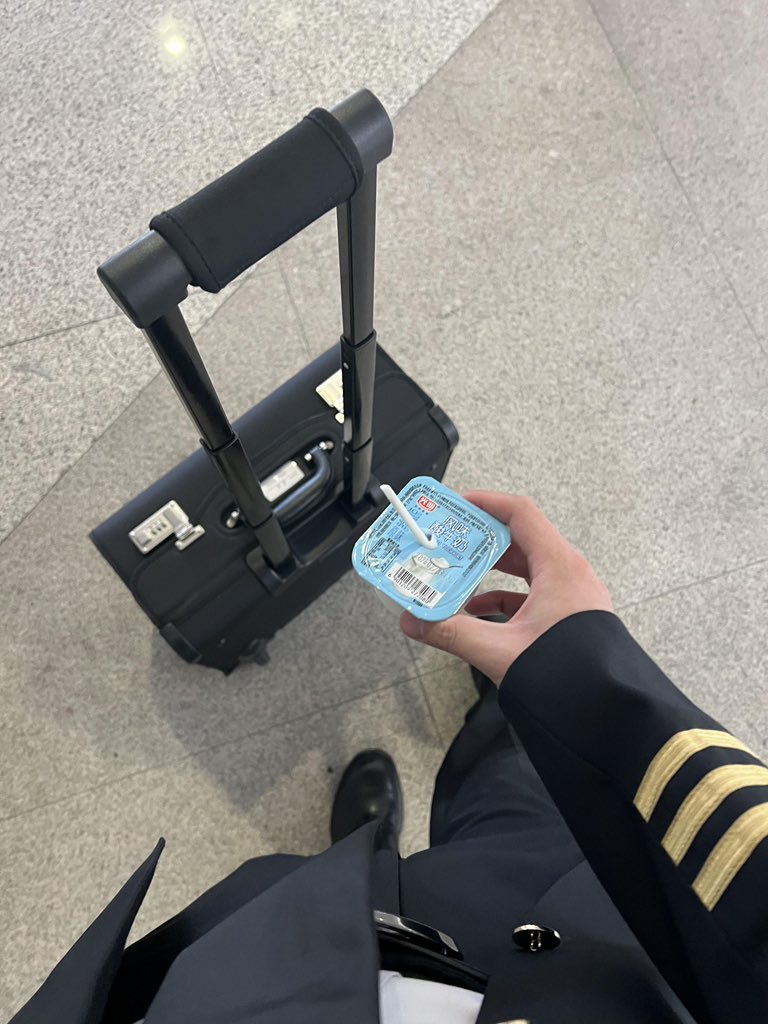 Tom Hiddleston tweet media