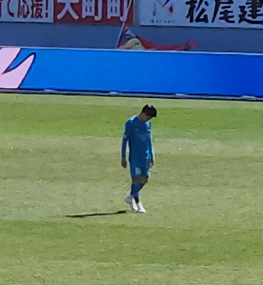 ganioman's tweet photo. 後半一番にピッチに出てきて選手を鼓舞してたキャプテン西澤アニキ
無理しないでね https://t.co/KcvRJIU0kZ