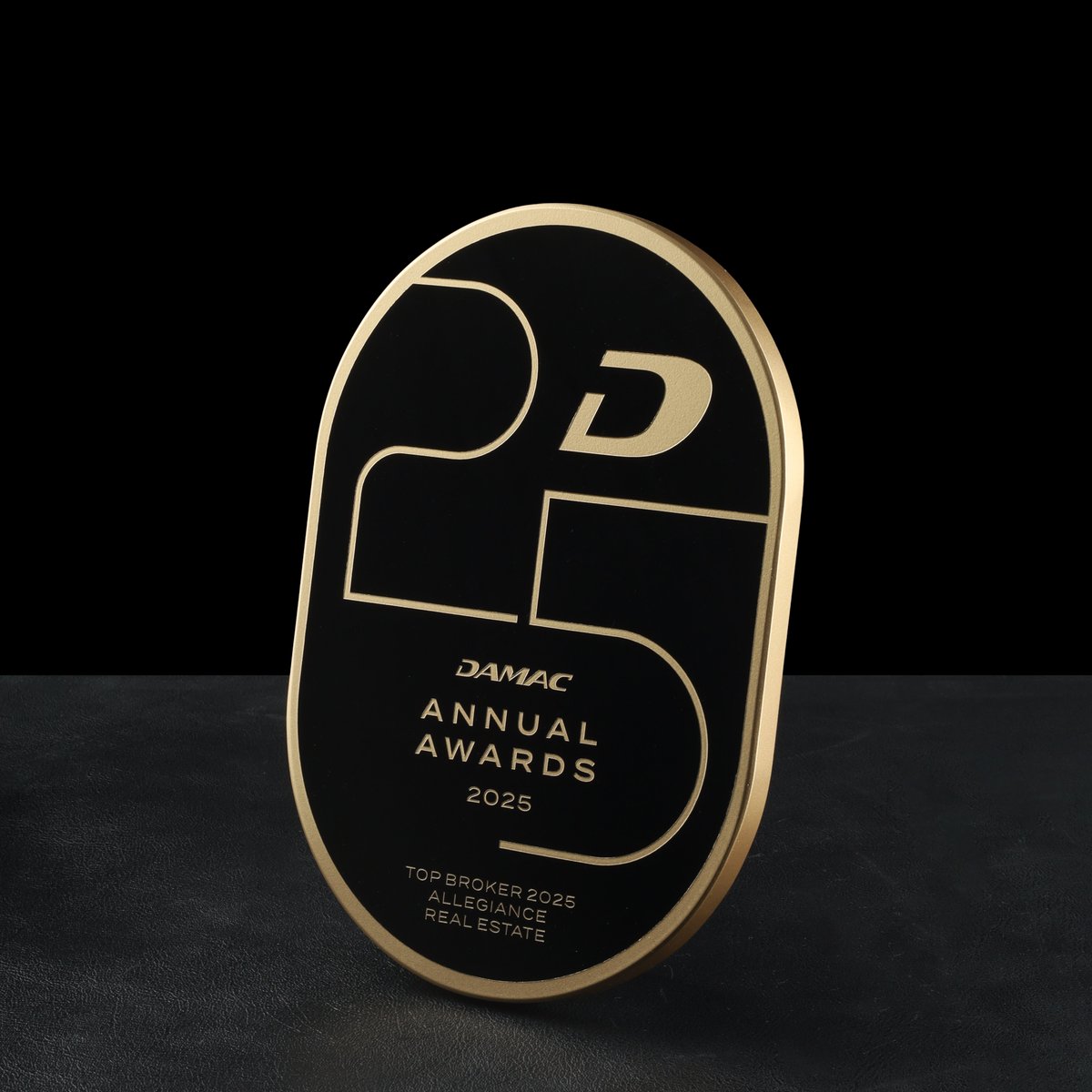 crystalcorp2's tweet photo. This custom black crystal corporate award was created for the DAMAC Annual Awards 2025, honoring top real estate brokers with a clean geometric design and precision gold engraving. More custom trophies:
Corporate Awards 
https://t.co/zXi3JL21z6 #RealEstateAwards #AwardDesign https://t.co/xdiPFyP1I5