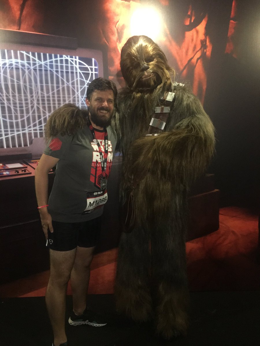 Zamber78's tweet photo. @lucianocarvaIho Olha, extraterrestre existe. Eu olho para essa foto e vejo um terrestre e um Wookie https://t.co/Jp8TsZFifj