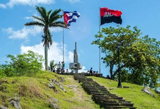 🇨🇺| Desde #CubaEstáFirme «Esta bandera, este cielo y esta tierra la defenderé, la defenderé, a cualquier precio, la defenderé»..
#VillaClaraConTodos