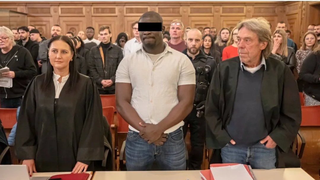 Der Westglasaalkönig⁴². 🔪🪓 tweet media