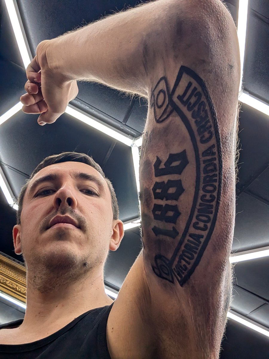 Mike 🔴⚪ tweet media