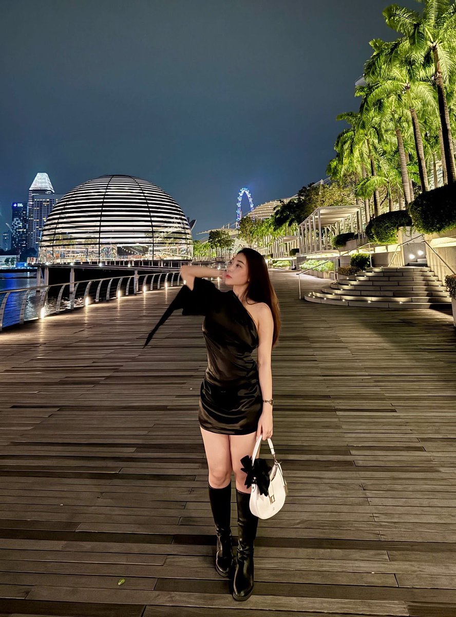 bedieuu's tweet photo. Singapore 🦋 https://t.co/Y7Xa2TkSWk