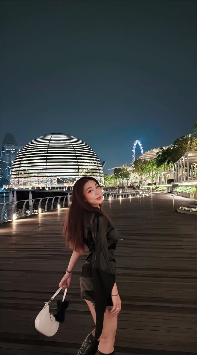 bedieuu's tweet photo. Singapore 🦋 https://t.co/Y7Xa2TkSWk