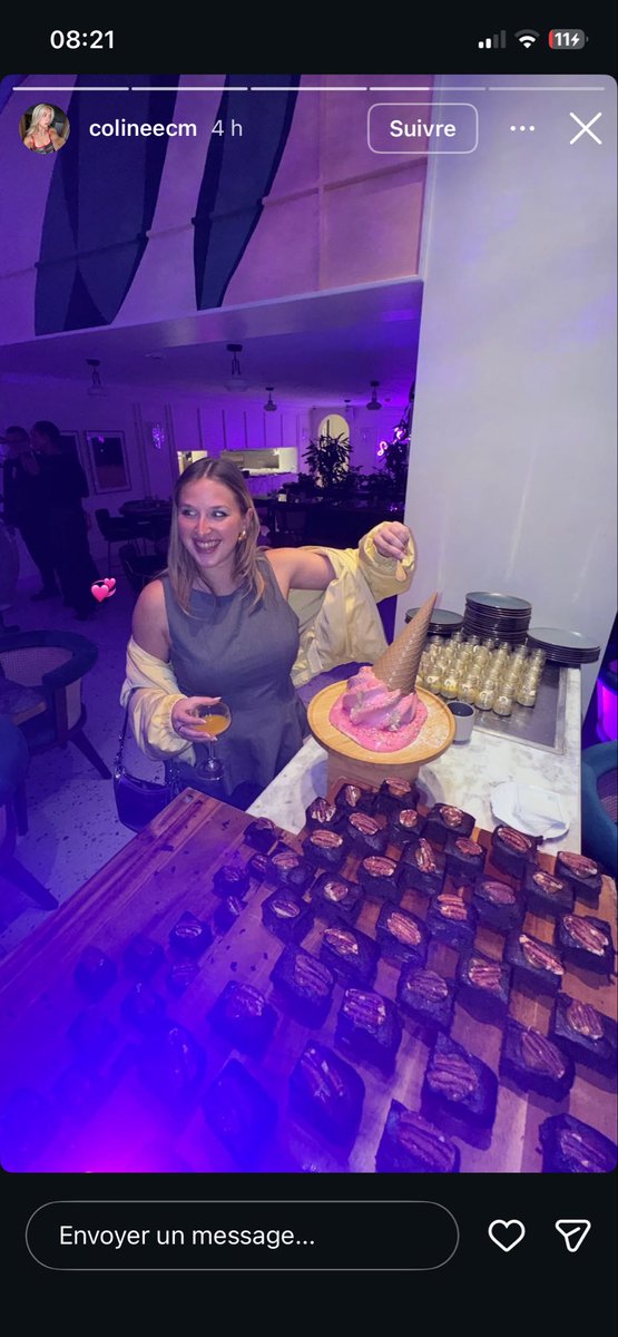 je pleureeeee de rire elle a vrmt fait une birthday party 😭😭😭😭