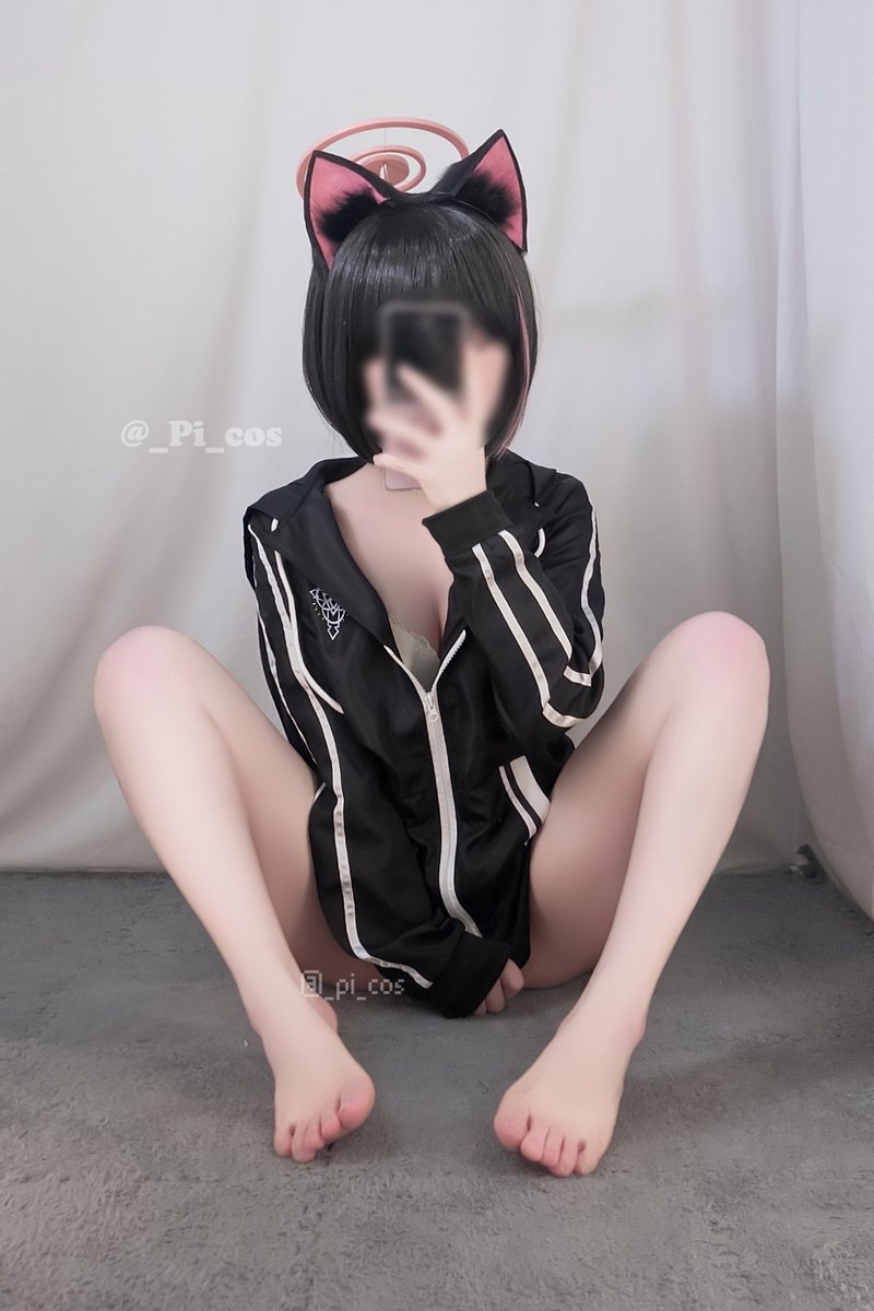 PIによるネコ耳・ピンクヘイロー衣装のコスプレ