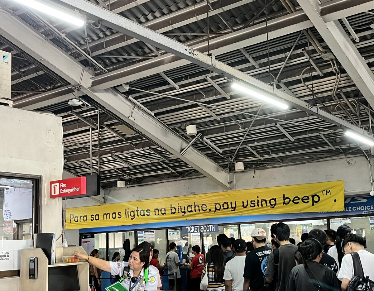 PingFed's tweet photo. @officialLRT1 eh wala nga lagi available na Beep cards! Pano tayo bibilis nyan?! https://t.co/VweclTRcAe