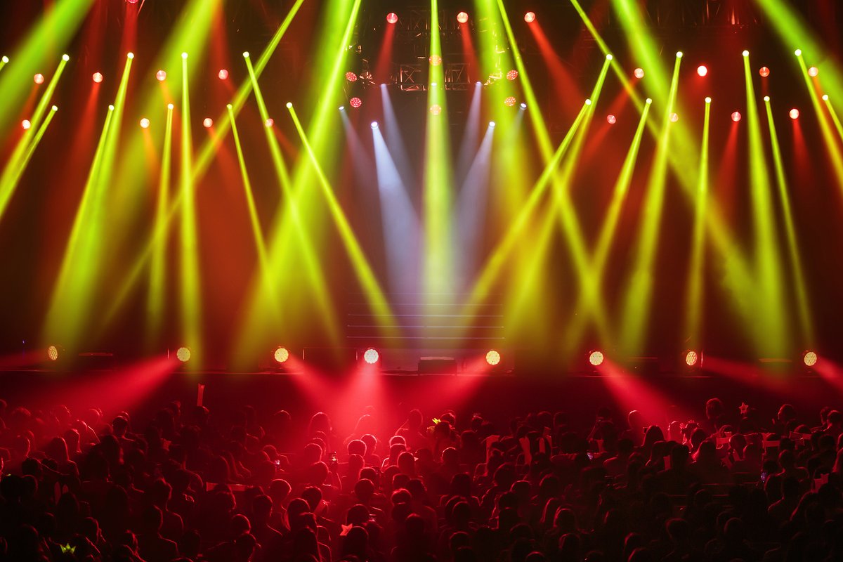 ParamountBill's tweet image. Catch the electrifying live show tonight!  Grab your tickets now—last-minute seats still available. Don’t miss the night’s biggest vibe! #LivePerformance #MustSee