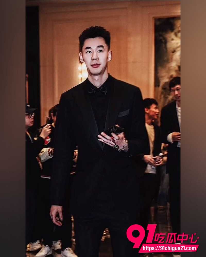 K10275K's tweet photo. 男篮郭昊文球场光鲜亮丽，背地混乱不��，私生活和聊天记录被前女友ZW统统曝光，年轻就是好，少妇少女全部收入囊中！
https://t.co/JSmuvzUKR6
#男篮郭昊文 #郭昊文 #男篮大瓜 #私生活崩塌 #出轨门  #海王翻船 #时间管理大师 #91吃瓜 https://t.co/0D3lggX0bQ