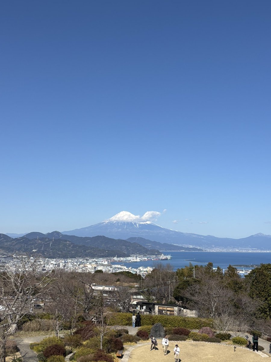 sw_4802's tweet photo. 静岡来た！
天気よすぎて最高！🗻 https://t.co/S2FYd5RJg6