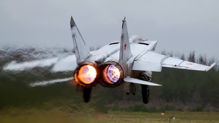 hammerving's tweet photo. Nothing beats the hotness quotient of the #Foxbat

The proverbial Stratospheric Surfer 

Those big Afterburners and massive air intakes just scream 

#DoYouWannaRace? https://t.co/lNESFkhoyD
