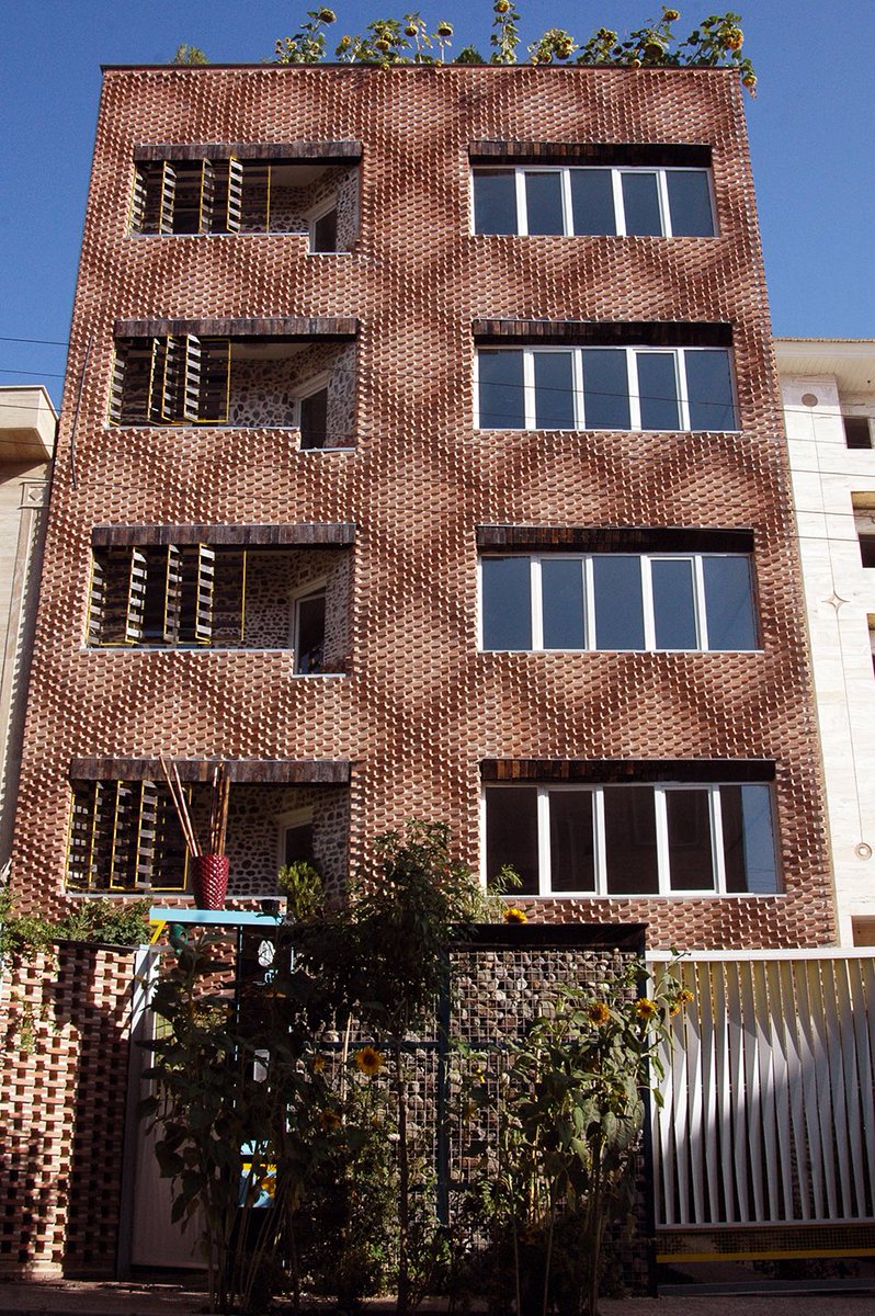 SustainableTall's tweet photo. Note the chequered pattern when you squint.

It’s a facade like a magic eye painting!

https://t.co/cB8oYw0pD3 https://t.co/IJcSuiPMW1