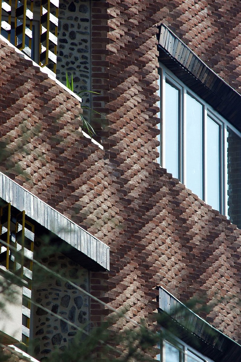 SustainableTall's tweet photo. Note the chequered pattern when you squint.

It’s a facade like a magic eye painting!

https://t.co/cB8oYw0pD3 https://t.co/IJcSuiPMW1