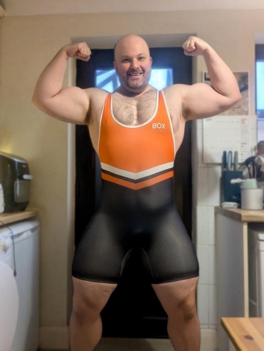 MuscleLycra's tweet photo. Singlet Saturday @SuperMuscleMan 💪🏼 @singletsaturday #lycra #spandex #muscle #muscles #muscleworship #massive #bodybuilder #quads #gym #compressiontights #workout #hottie #singlet #keepwearinglycra #lookinggoodinlycra #becausewelovelycra #lycraking #pumped #strenght https://t.co/U8OOg8wLFW
