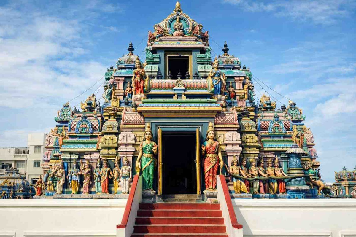 Visit the sacred Ashtalakshmi Temple in Besant Nagar, where Goddess Lakshmi is worshipped in her eight divine forms, symbolizing prosperity, knowledge, courage, and success. 🙏✨

touristinindia.com/ashtalakshmi-t…

#AshtalakshmiTemple #Chennai #LakshmiTemple #SpiritualIndia #TempleVisit