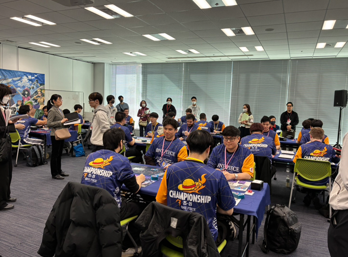 Hey One Piece Pirates!
The ONE PIECE CARD GAME World Final is now underway!
Representatives from North America, Europe, Latin America, and Oceania have gathered to compete!

Streaming for the Final Tournament will take place on March 15!
The Round 1 and Round 2 matches will be