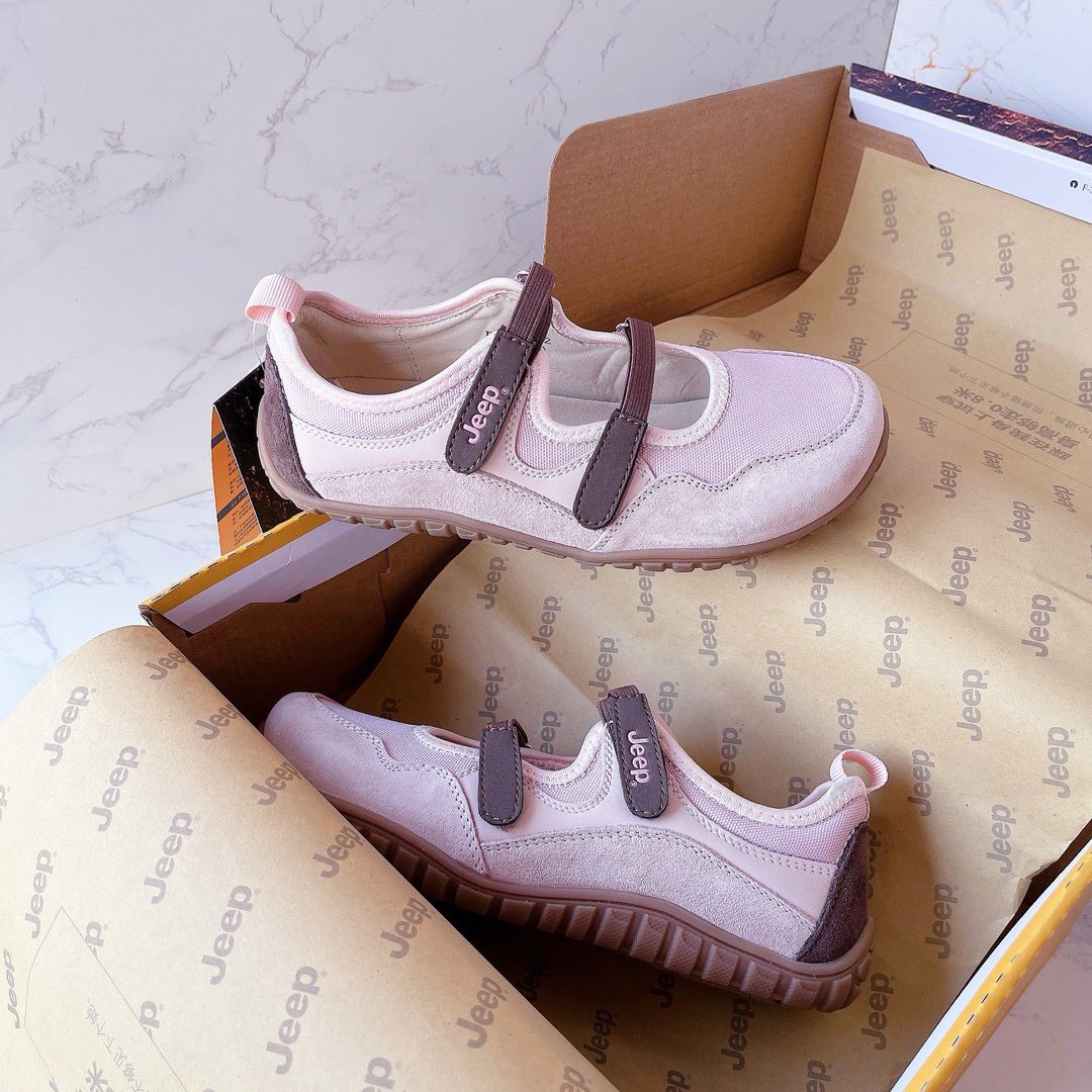 2,390฿
Jeep x The Spirit Of Adventure
Color: Nude Pink
22.5 - 25 cm. 

สนใจสั่งซื้อทัก DM หรือกดลิ้ง bio 

#รองเท้าmaryjane #รองเท้าjeep #jeepspirit #รองเท้าแฟชั่น #รองเท้าพร้อมส่ง #พรีออเดอร์ #รองเท้าแมรี่เจน