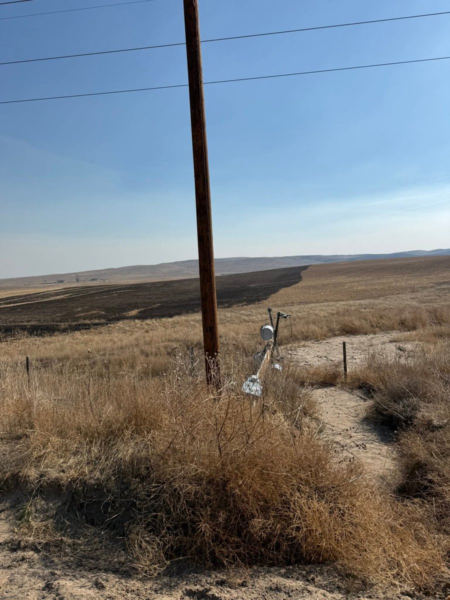dirofchaos's tweet photo. This power pole snapped Thursday 3/12/26, because of wind gusts over 70 mph. This sparked the biggest wildfire in Nebraska history, burning over 450,000 acres in 24 hours. The pole is beside road 111 in Morrill County. #MorrillFire #Nebraska https://t.co/vZkzTNBHH0