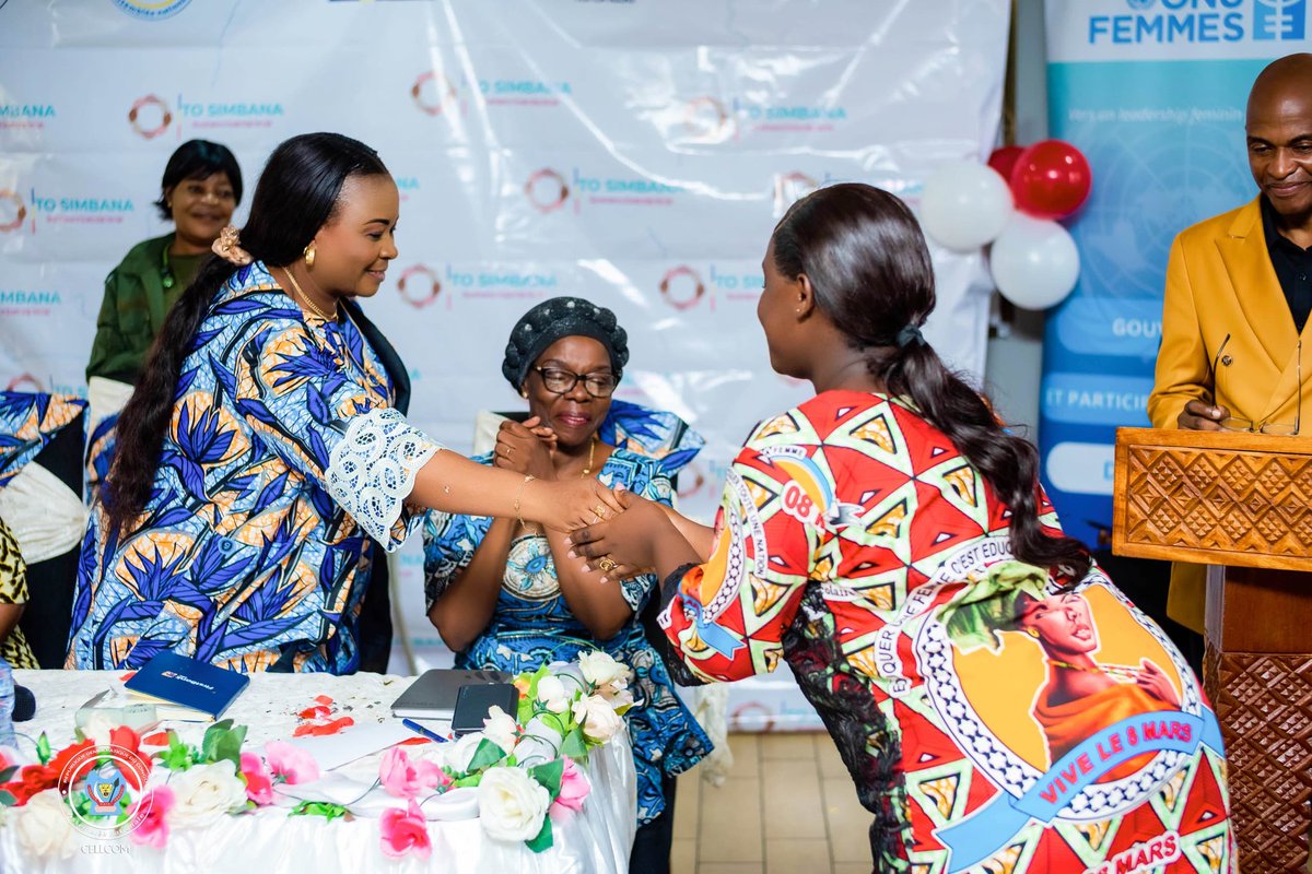S_mumba's tweet photo. Kinshasa | @MutitaClotilde en dialogue avec les jeunes filles pour inspirer une nvelle génération de leaders
Une initiative du projet #ToSimbana en partnariat aec @ONUFemmesRDC qui a eu lieu au café Mozart aec les jeunes filles en situation difficile, entretenues par les sœurs https://t.co/J4wUURlx9t