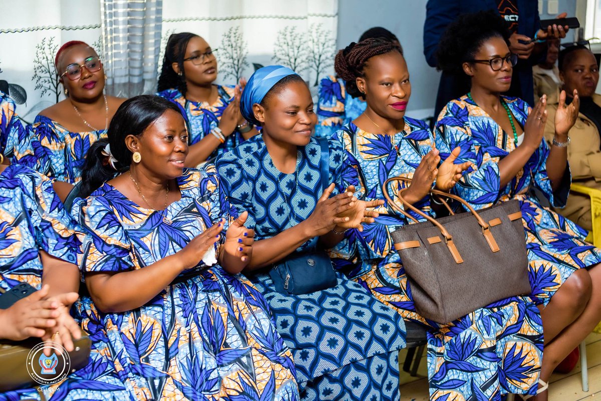 S_mumba's tweet photo. Kinshasa | @MutitaClotilde en dialogue avec les jeunes filles pour inspirer une nvelle génération de leaders
Une initiative du projet #ToSimbana en partnariat aec @ONUFemmesRDC qui a eu lieu au café Mozart aec les jeunes filles en situation difficile, entretenues par les sœurs https://t.co/J4wUURlx9t