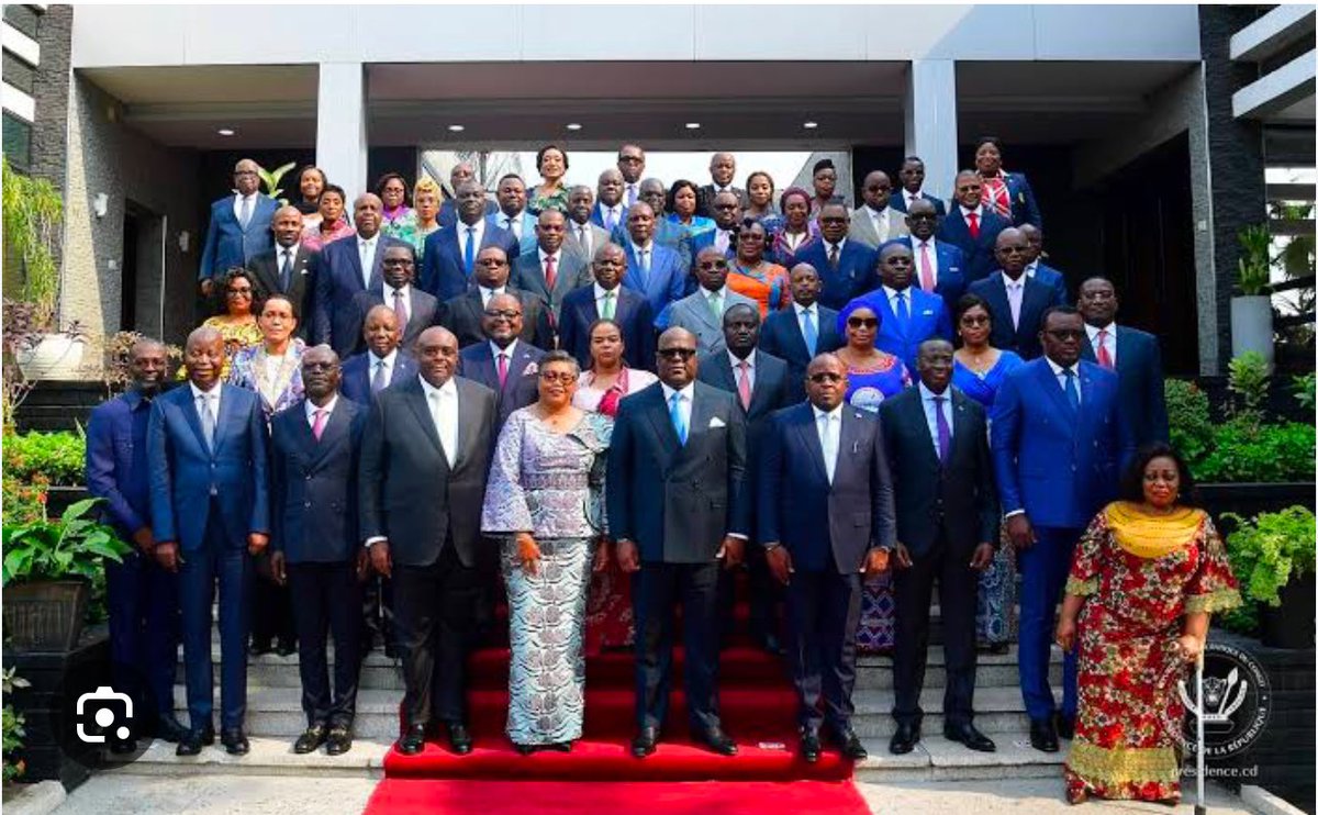 tokwauluaena2's tweet image. #RDC FélixTshisekedi ses #CorpsConstitués pillent BudgetEtat en GrosSalaires FraisFonctionnement,ils sont tous en très bonne santé pendant que le peuple crève à l’Ouest dans l’insécurité des Kidnappeurs sans courant eau route,à l’Est dans la peur des drones
#Dieu vous voit 
#SONI