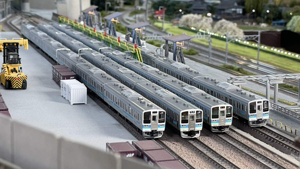 Re_Color_train's tweet photo. 【東京・本店4階】本日ご来店のお客様⑩

サンダーバード、トワイライトエクスプレスなどの並びです！

※ 全線貸切3h

#リカラー #Re_Color #鉄道模型 #ｎゲージ  #レンタルレイアウト https://t.co/tlldU6CVju