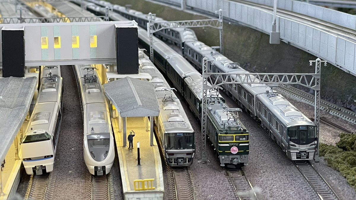 Re_Color_train's tweet photo. 【東京・本店4階】本日ご来店のお客様⑩

サンダーバード、トワイライトエクスプレスなどの並びです！

※ 全線貸切3h

#リカラー #Re_Color #鉄道模型 #ｎゲージ  #レンタルレイアウト https://t.co/tlldU6CVju