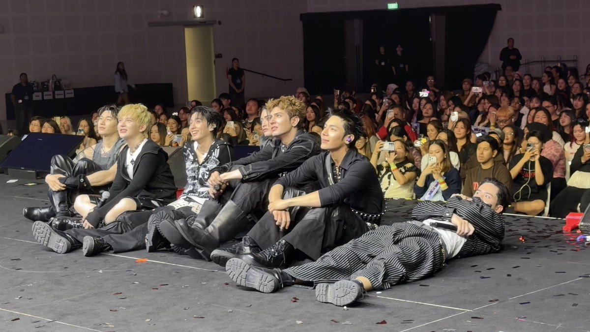 ATLASofficialTH's tweet photo. Thank you to our Singapore fans for the wonderful fan project and the sweet birthday surprise for Erwin ATLAS. We hope the show that we brought today made everyone happy and filled your day with lots of fun.

Thank you to everyone who came to see us. We’re so happy to have met all of you. See you again next time!

[ 4EVE & ATLAS <TOGETHER AS ONE FAN CON> in Singapore 🇸🇬 ]
🗓️ 14 Mar  2025
📍 D'MARQUEE @ DOWNTOWN EAST, SINGAPORE

ATLAS SINGAPORE

 #TogetherAsOneinSGxATLAS
#TogetherAsOneinSG
#TogetherAsOneAsiaTour
#ATLAS_th #ATLASth
#XOXOentertainment