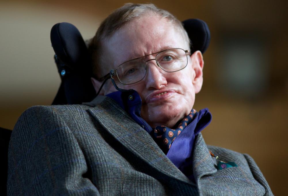 mariobianchi18's tweet image. Il #14marzo 2018 moriva #StephenHawking. Astrofisico dalla geniale mente visionaria, divulgatore scientifico. Noto per gli studi sui buchi neri, sulla cosmologia quantistica e sull'origine dell'universo. Q.I. di 160, come Einstein e Newton. Colpito a 40 anni da una forma di SLA.