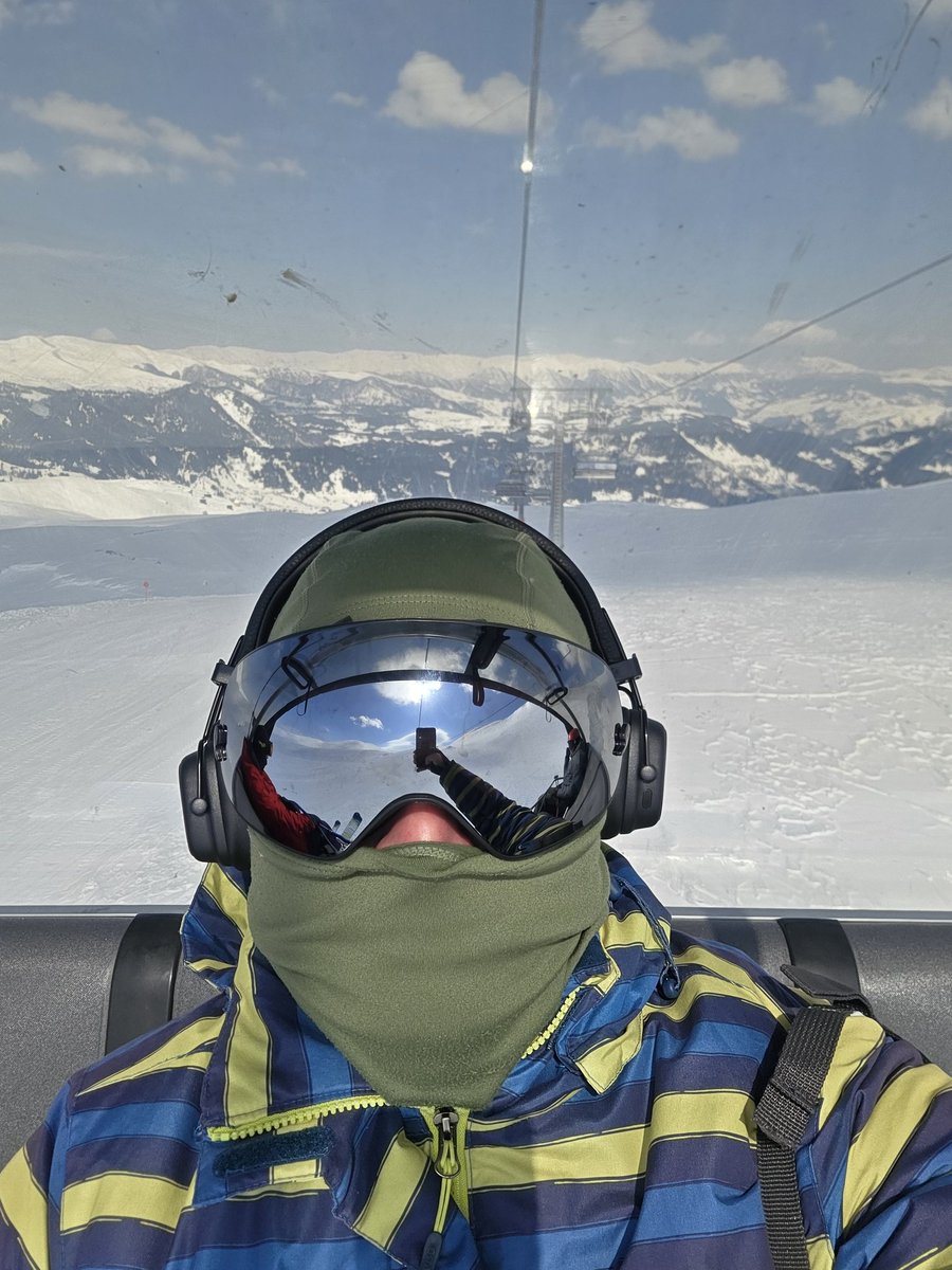 Čalaviek z bulvara Šachcioraŭ tweet media