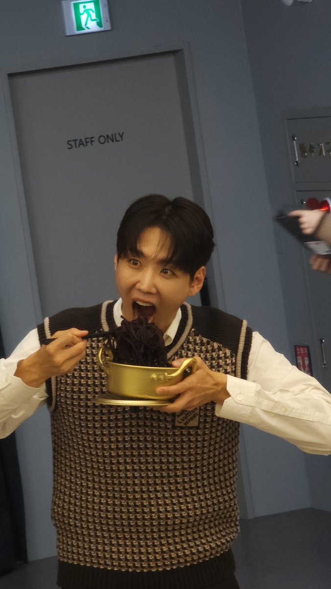 0_some_one_0's tweet photo. 짜파게티밈 이해 전과 후 https://t.co/t0RLVesGNX