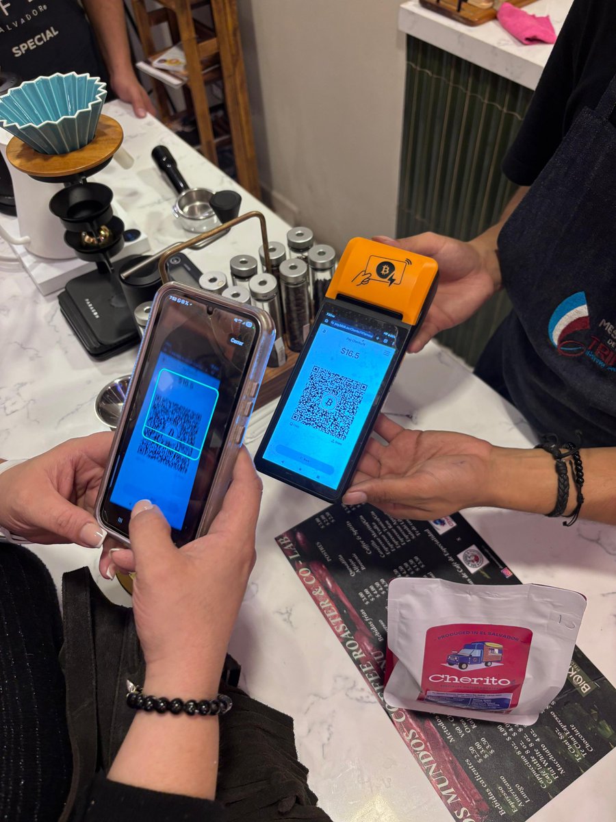 Bitcapital2022's tweet photo. Educando para el uso del bitcoin #Learningaboutbitcoin #Bitcoincountry #ElSalvador https://t.co/zkIb7Vge9o