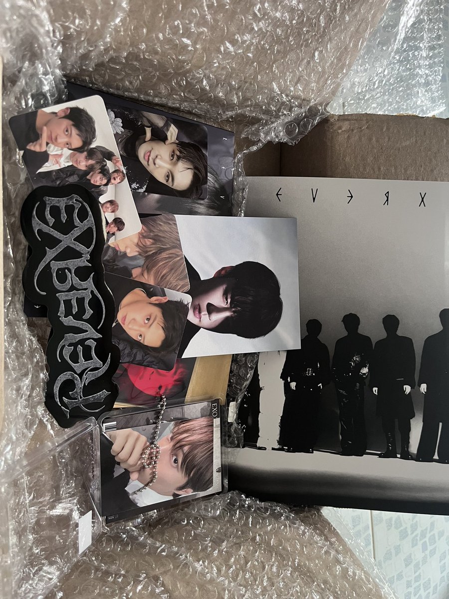 forpre_order's tweet photo. ได้รับแล้วค้าบบบบ แพคดีเหมือนเดิม แน่นหนา รอบดันยอด 💕 #รีวิวbpn https://t.co/8fTuXqR9Sn