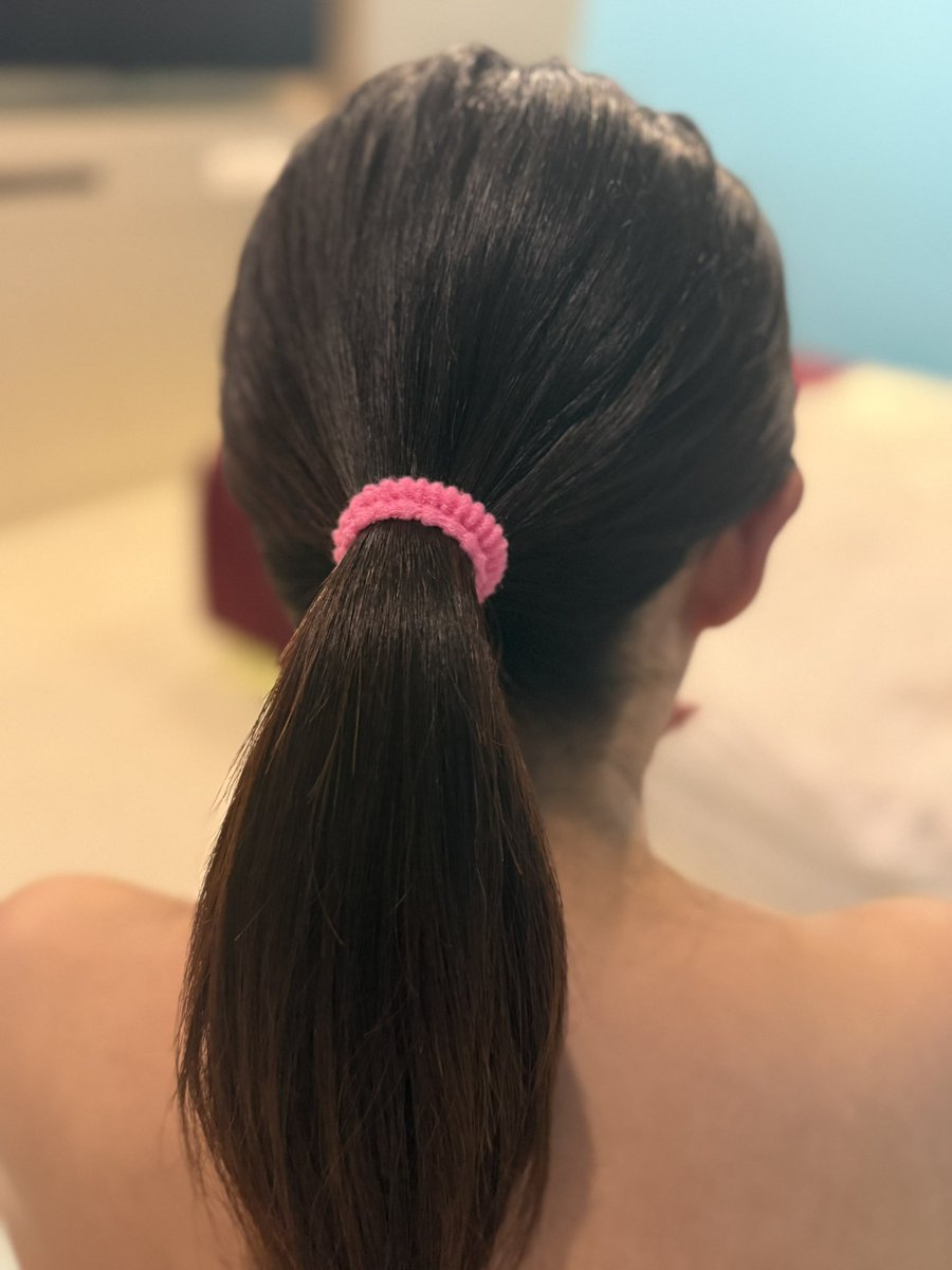 skmt031's tweet photo. #longhairfetish #silkylonghair 
#hairfetish #ロングヘア　
#スーパーロングヘア　#黒髪　
#超ロングヘア　#髪フェチ　#长头发 https://t.co/pzTiEzmIOg
