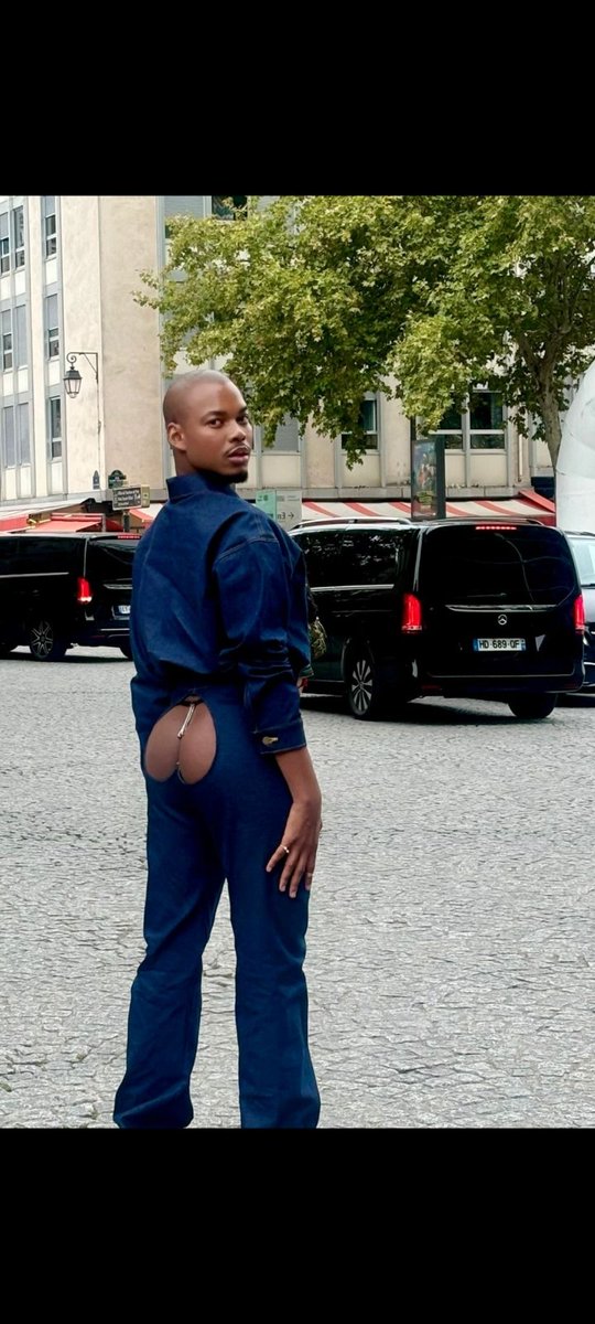 Fashion expert in question