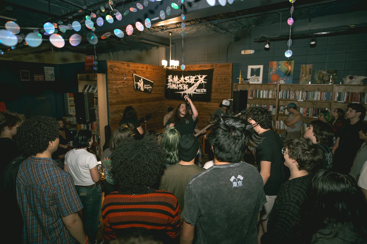 Reilly’s Bad Photos tweet media