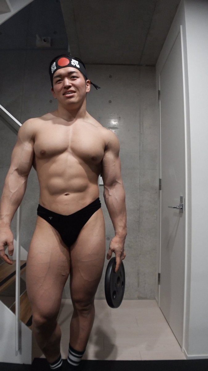 suzukiseiya_'s tweet photo. 【脱力血管ボディ】
脚もこんな血管出てたんだ.. https://t.co/Qj5PMGLea2