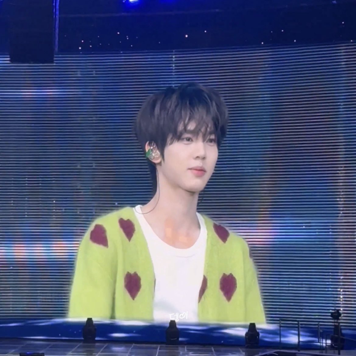 07hanpics's tweet image. yujin said that he was the couple in Crayon Shin-chan because of his cute clothes😭