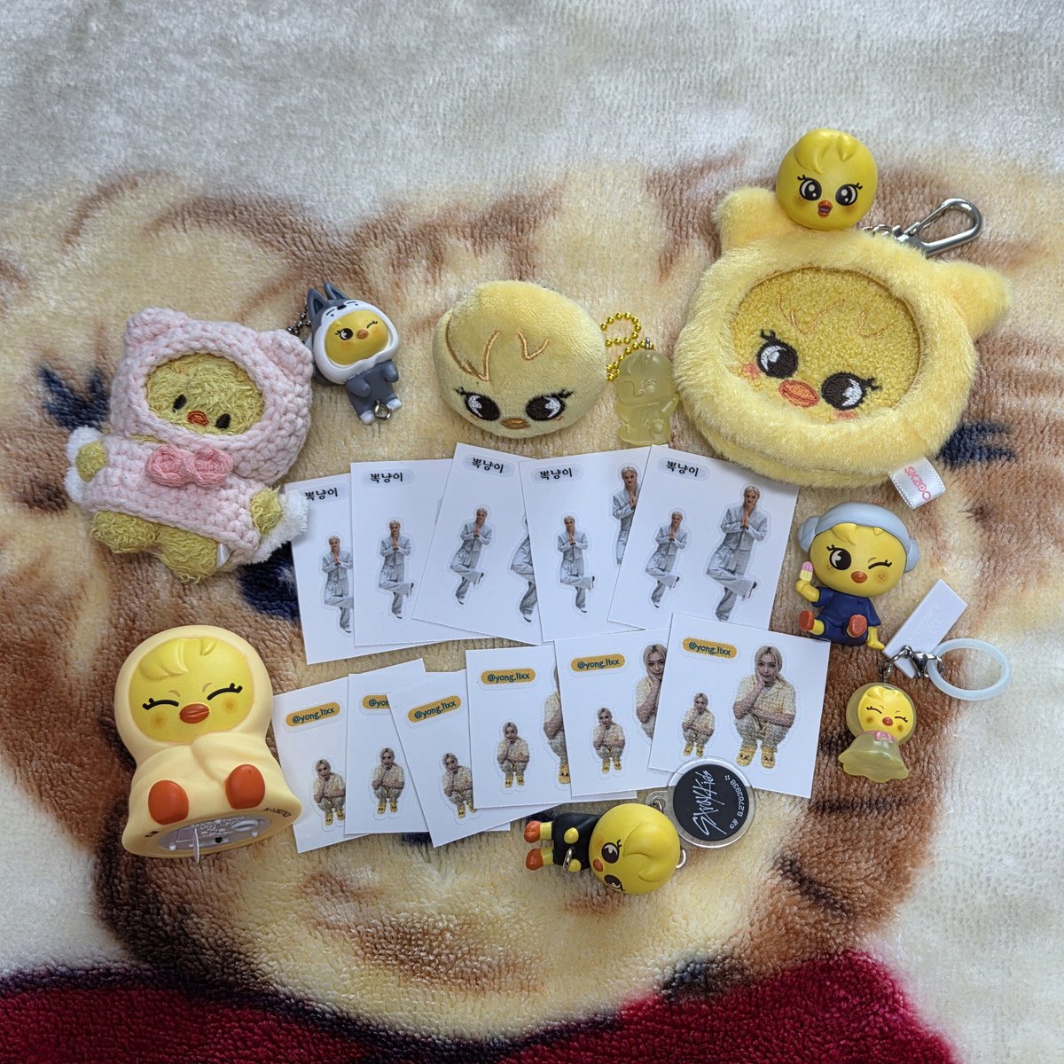 eun_bbok0915's tweet photo. 🐣Stray kids Fanmeeting 🐤
Stay in Our Little House。.*:・'°☆
뽁냥이 띠브띠부실 나눔합니다💛

😽일시 : 3월 29일 첫막 팬미팅
😻수량 : 총 40장(2종)
😺시간 및 장소 : 당일 타래 공지 https://t.co/yeEsDgpxJv