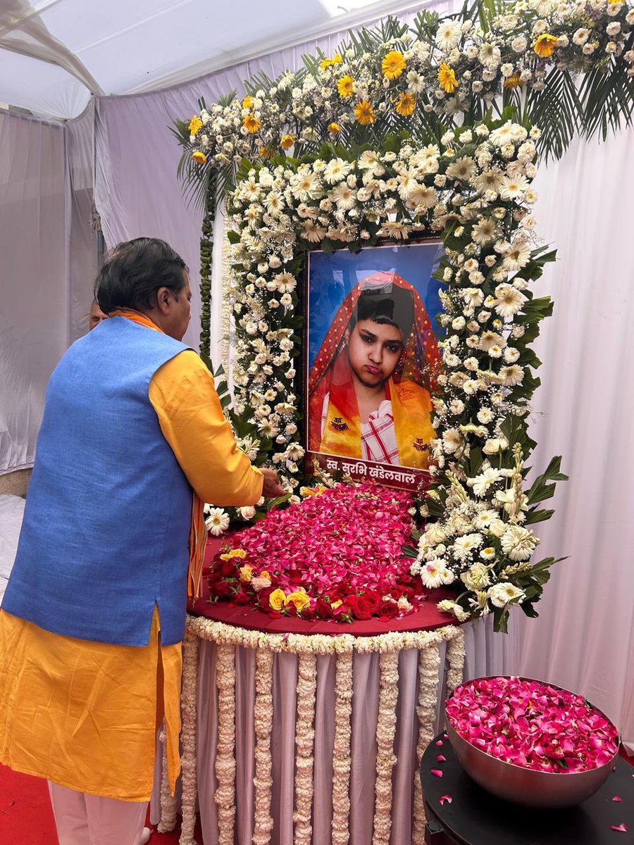 PradeepPatelBJP's tweet photo. भाजपा प्रदेश अध्यक्ष एवं बैतूल विधायक श्री @Hkhandelwal1964  जी की सुपुत्री सुरभि खंडेलवाल जी के देहावसान उपरांत बैतूल स्थित उनके आवास पर दिवंगत पुण्यात्मा को भावपूर्ण श्रद्धांजलि अर्पित की एवं शोकाकुल परिजनों से मिलकर शोक संवेदनाएं व्यक्त की। 

ॐ शांति https://t.co/kcxrfCAeke