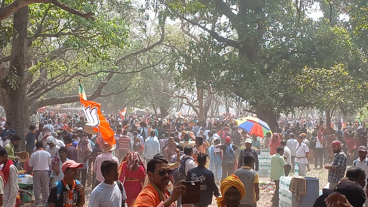 IAjitDoval_IND's tweet image. Kolkata’s Brigade Parade Ground is witnessing a historic moment. A crowd of over one million people is expected to gather, turning the entire city into a sea of supporters. The turnout has gone far beyond what even the BJP had anticipated.
#Brigade4Poriborton