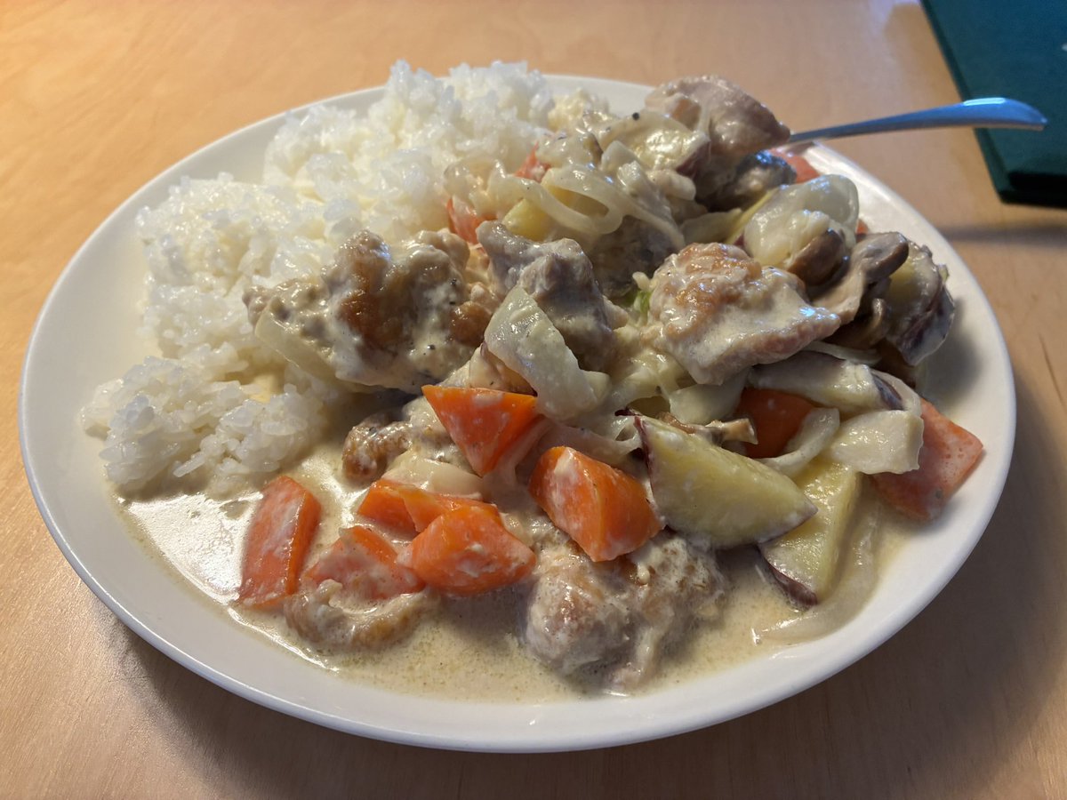 OYiO7sk's tweet photo. 食べたいものぶち込むとデカ盛りになりがち https://t.co/D6ZZZJZlvV