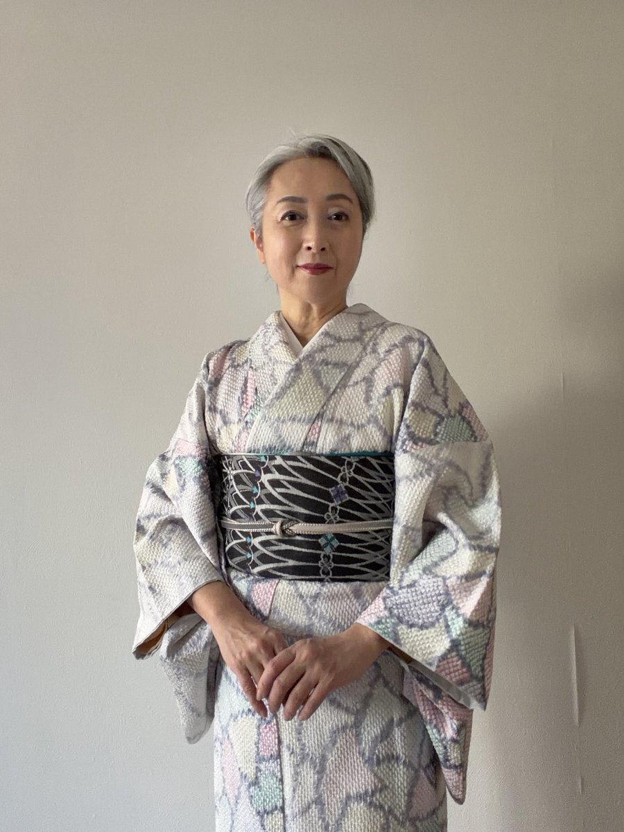 藤娘きぬたやの総絞りの小紋です。春らしいと皆様から好評でした