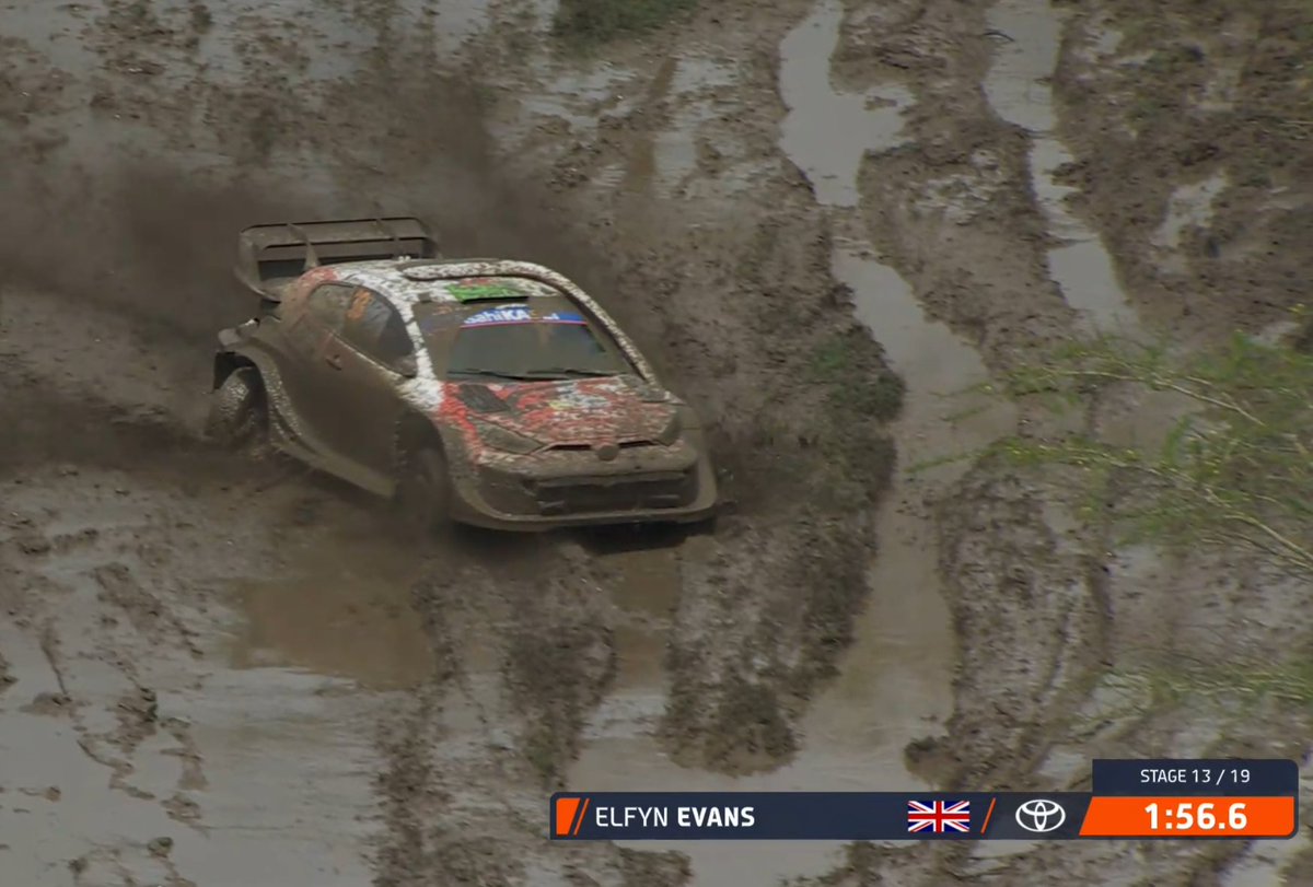 🚨 Disaster for Evans 🚨

Rear-right suspension damage for the Welshman. He's dragging the car to the end of SS13.

#WRC | #SafariRallyKenya 🇰🇪